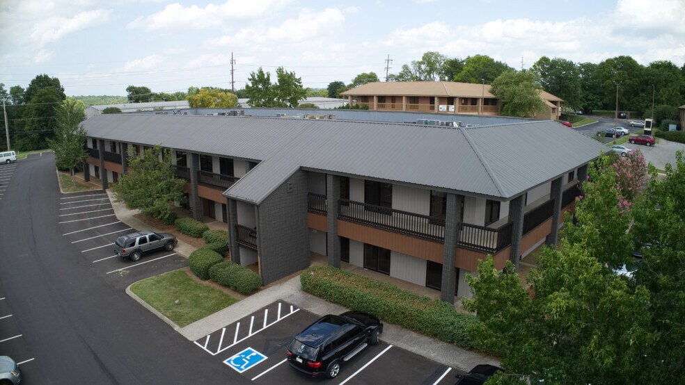 More Photos Of 444 Metroplex Dr, Nashville Office For Sale