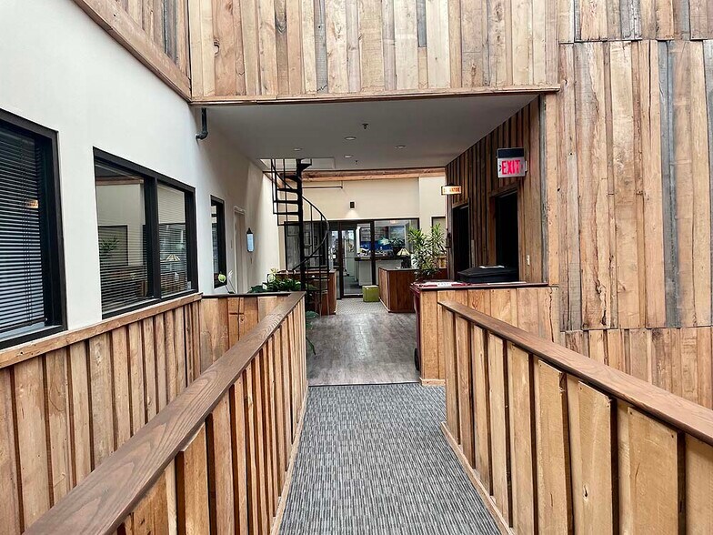 More Photos Of 205-207 E Main St, Johnson City Office For Lease