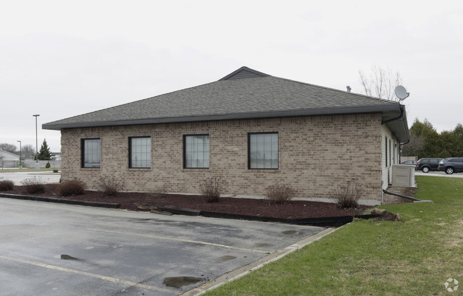 More Photos Of 2763 Manitowoc Rd, Green Bay Office For Lease