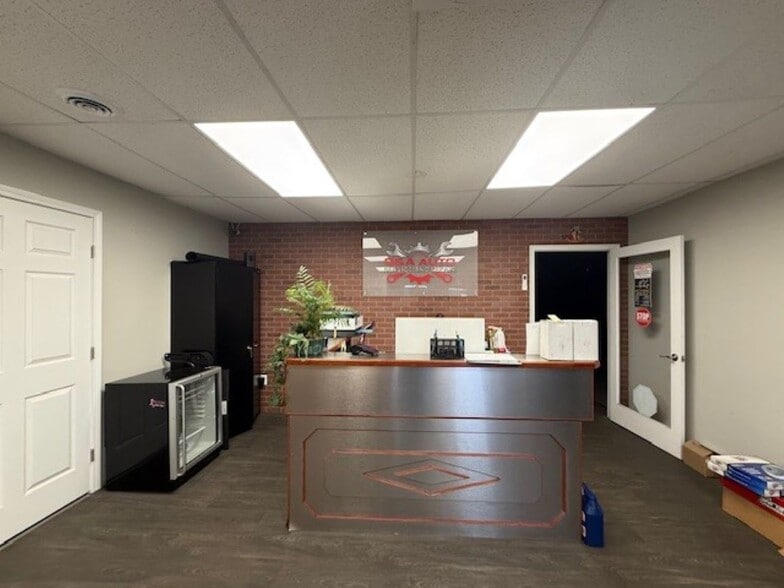 More Photos Of 8401-8409 Terminal Rd, Lorton Warehouse For Lease