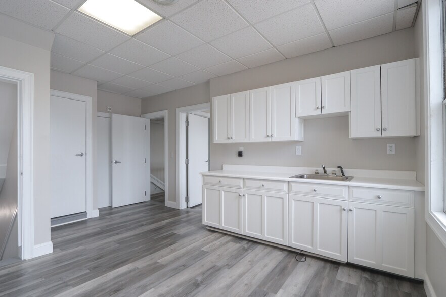 More Photos Of 939-941 E Columbus Ave, Springfield Office For Sale