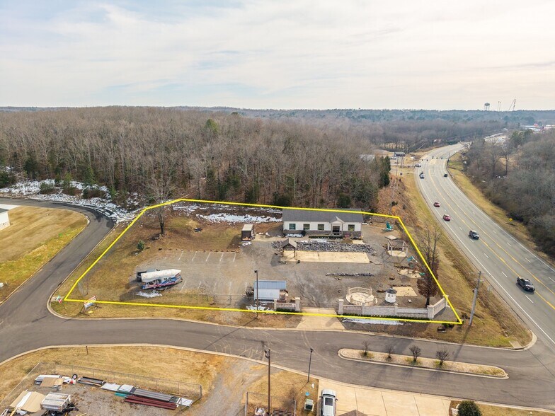 More Photos Of 1915 Walkers Trl, Conway General Retail For Sale