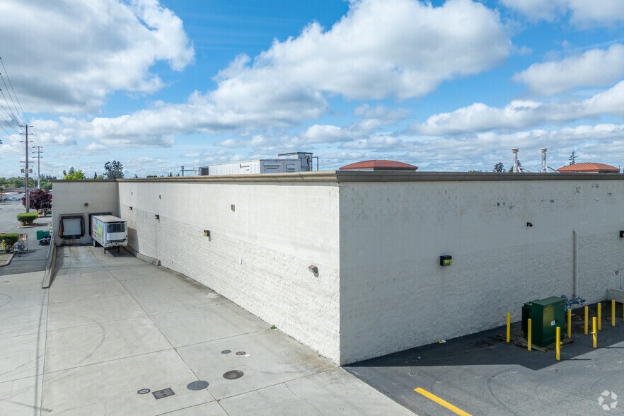 More Photos Of 4010-4020 Manzanita Ave, Carmichael Unknown For Lease