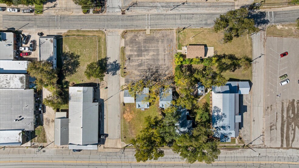 More Photos Of 301 NE Barnard St, Glen Rose Office For Sale
