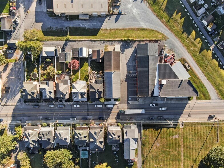 More Photos Of 128 W 3rd St, Waynesboro Freestanding For Sale