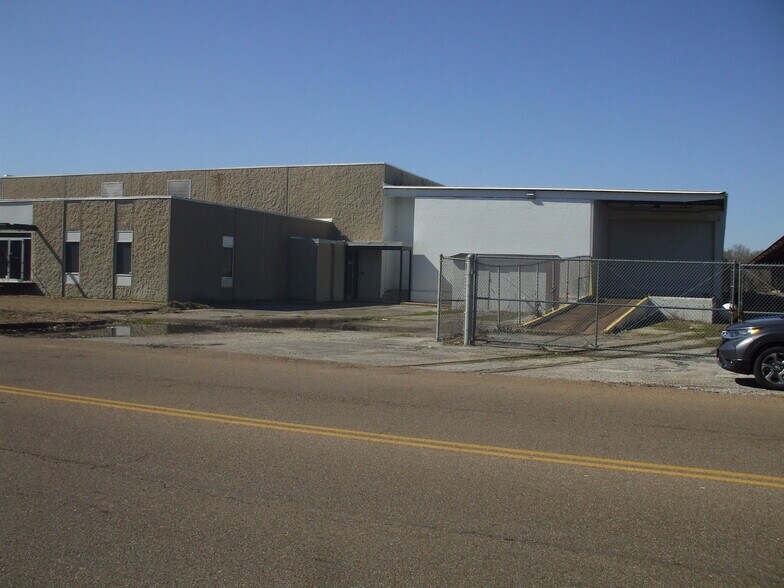 More Photos Of 105 S Missouri St, Jackson Warehouse For Lease