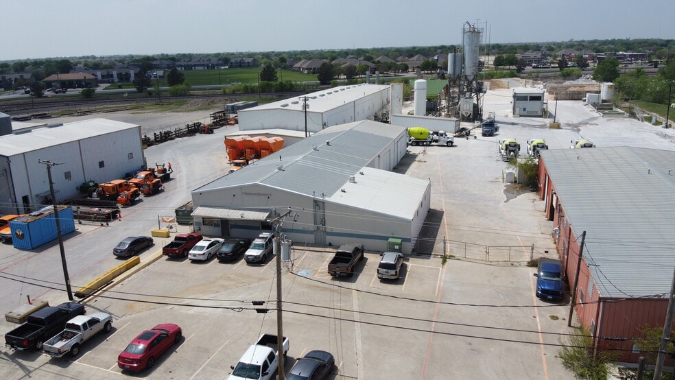 More Photos Of 1033 Jarvis Rd, Saginaw Warehouse For Lease