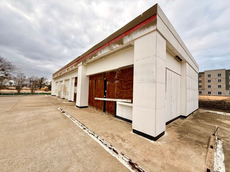 Primary Photo Of 321 N Interstate 35, Georgetown Restaurant For Sale