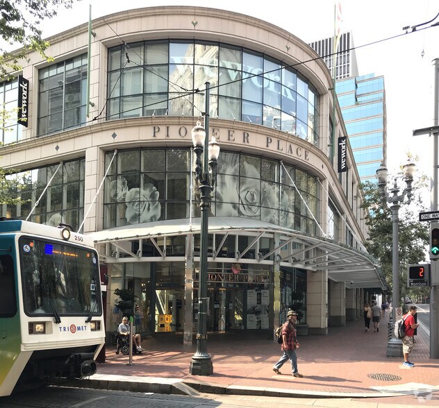 More Photos Of 700-850 SW Fifth Ave, Portland Unknown For Lease