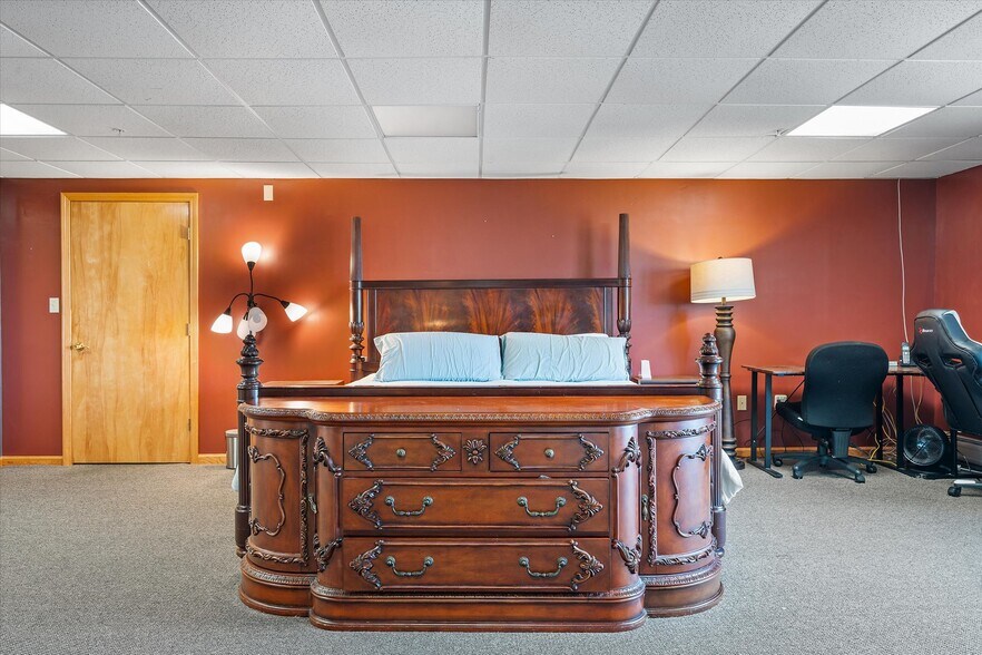 More Photos Of 341 US Route 1, Weston Hotel For Sale