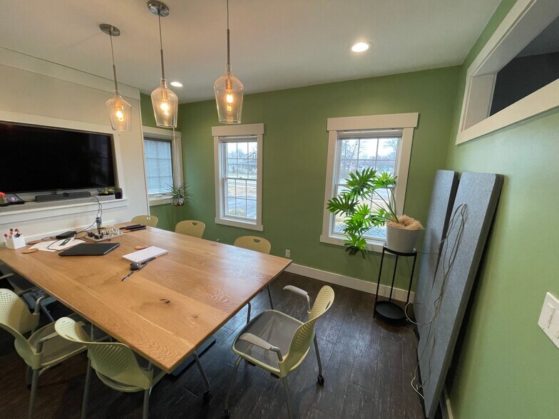 More Photos Of 5022 Rockville Rd, Indianapolis Office For Lease