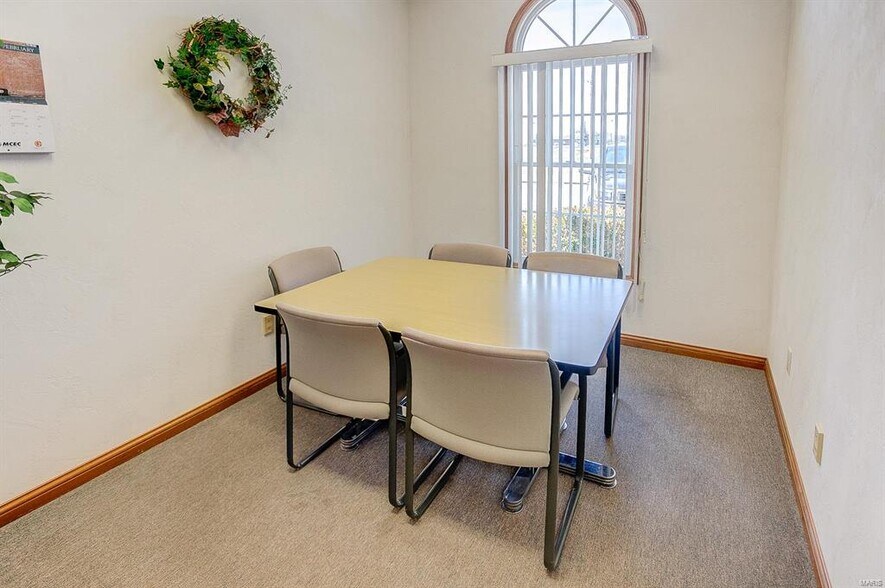 More Photos Of 824 N Market St, Waterloo Medical For Sale