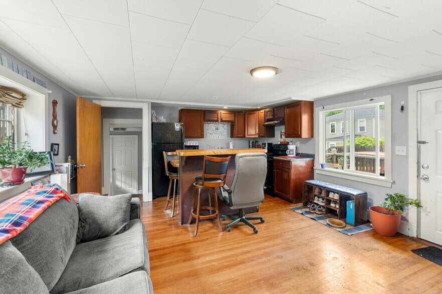 More Photos Of 72 Main St, Wareham Apartments For Sale