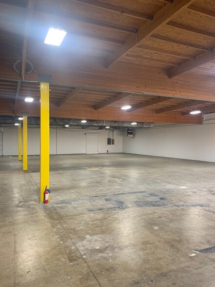 More Photos Of 2526 Manana Dr, Dallas Unknown For Lease