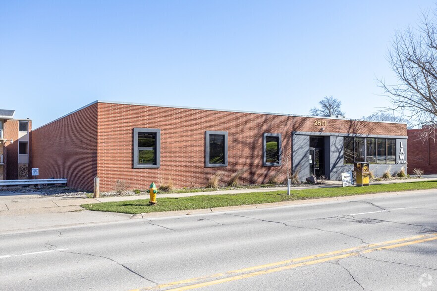 More Photos Of 2501 Grand Ave, Des Moines Office For Lease