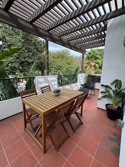 More Photos Of 1208 Poinsettia Dr, West Hollywood Apartments For Sale
