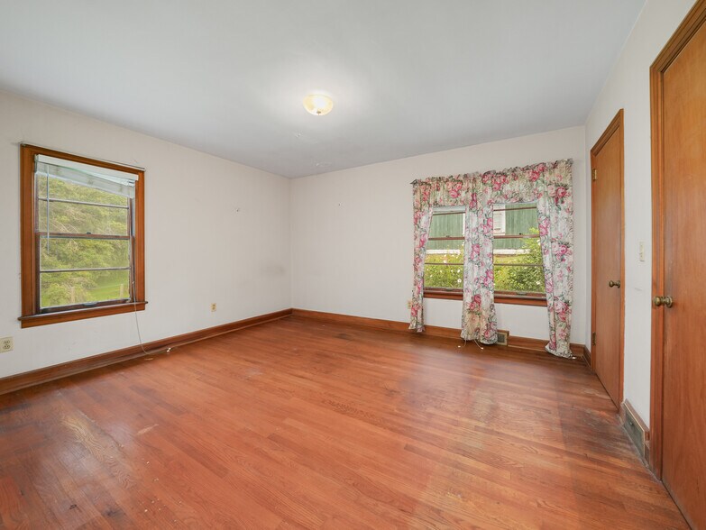 More Photos Of 5 Noland Downs Rd, Waynesville Office Residential For Sale