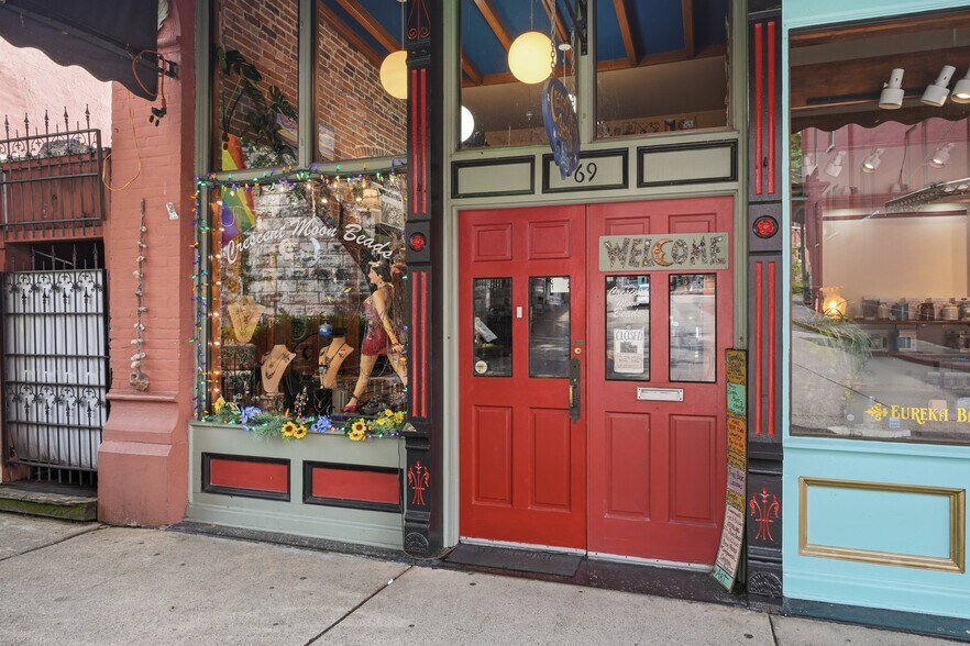 More Photos Of 65 Spring St, Eureka Springs General Retail For Sale