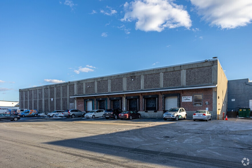 Primary Photo Of 84-94 Rowe St, Newton Light Distribution For Lease
