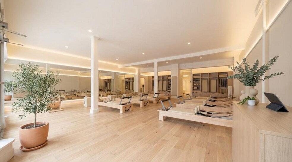 More Photos Of 83-95 Center St, Southington Storefront Retail Office For Lease