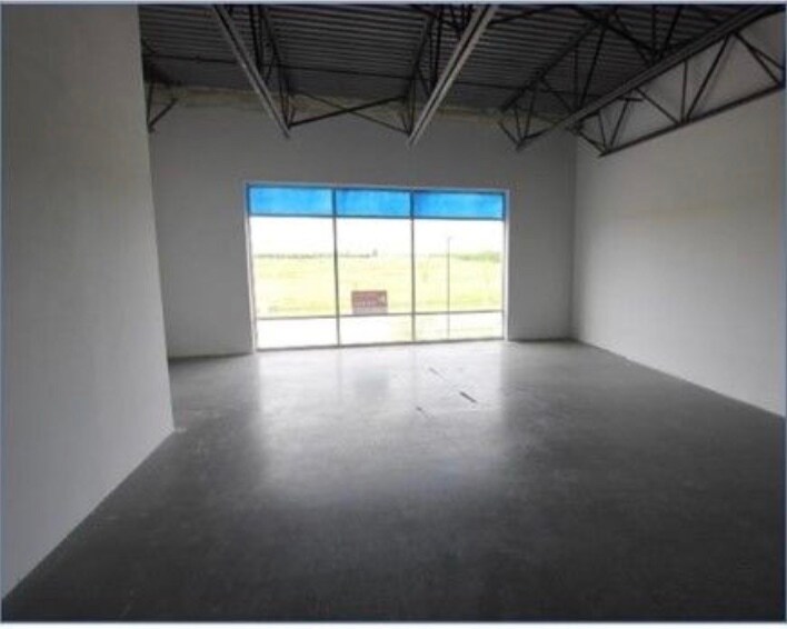 More Photos Of 14165-14185 162 Ave NW, Edmonton Showroom For Lease