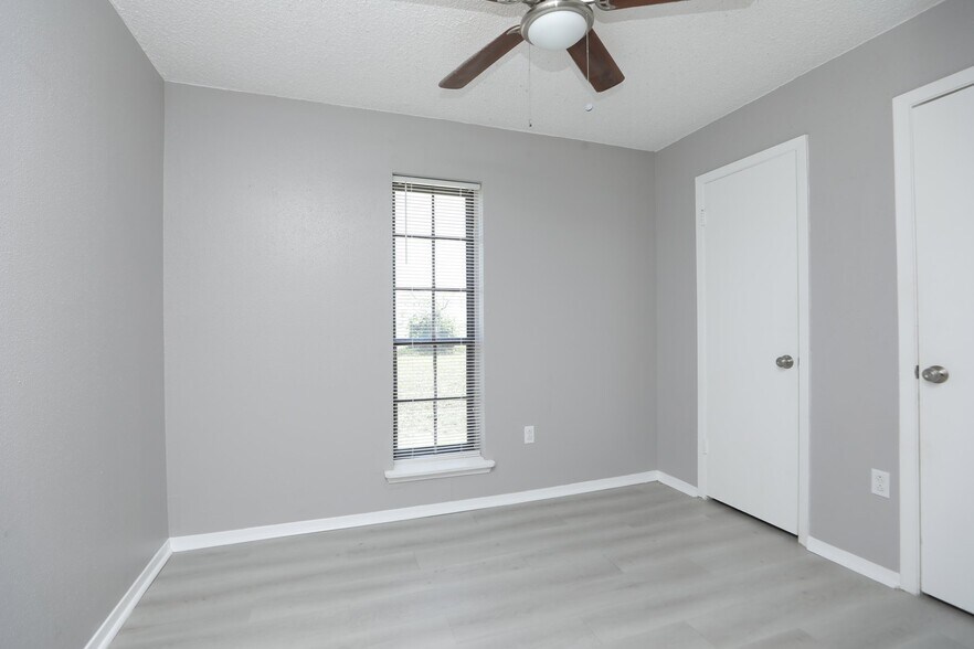 More Photos Of 2910 Old Lane City Rd, Wharton Apartments For Sale