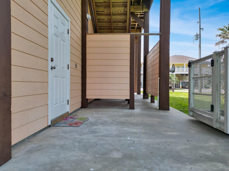 More Photos Of 944 Raymond, Crystal Beach Specialty For Sale