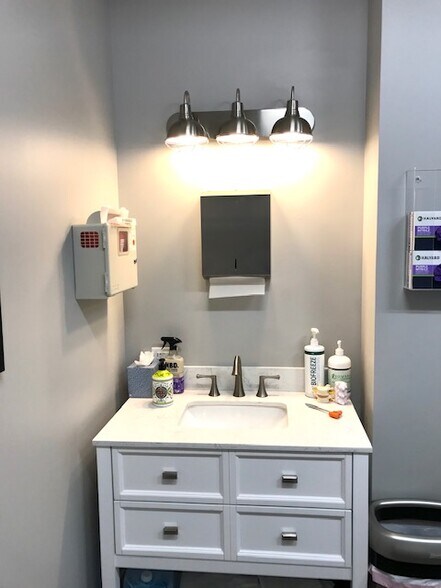 More Photos Of 7 Spectrum Loop, Colorado Springs Storefront Retail Office For Lease