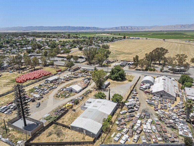 More Photos Of 245 N 7th St, Williams Light Distribution For Sale