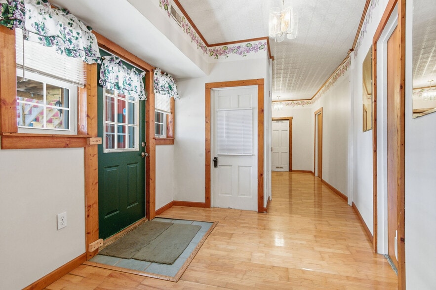 More Photos Of 201 N Wilmington St, Richlands General Retail For Sale