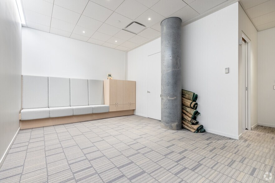 More Photos Of 8275 Rte Transcanadienne, Saint-Laurent Unknown For Lease