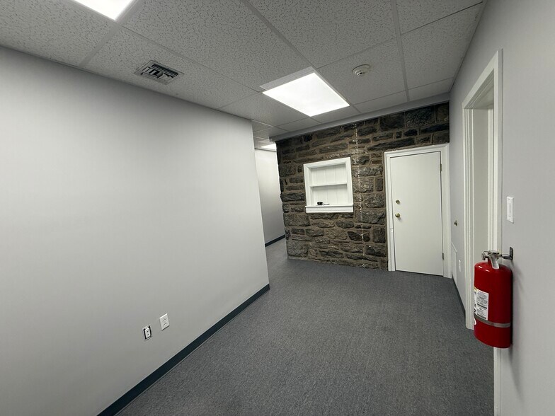 More Photos Of 7916 Queen St, Wyndmoor Office For Lease
