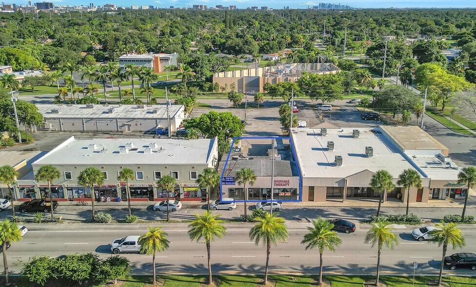 More Photos Of 1420-1422 NE 163rd St, North Miami Beach General Retail For Sale