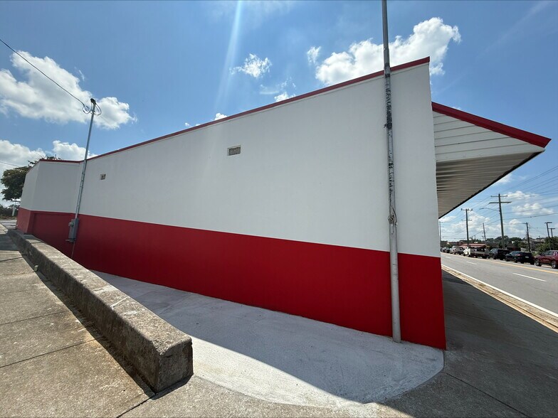 More Photos Of 128 E Morris Blvd, Morristown General Retail For Lease