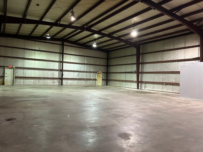 More Photos Of 2410 Tyler St, Kenner Warehouse For Lease