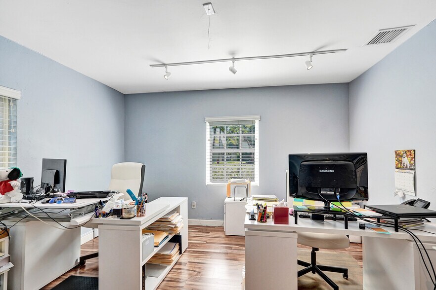 More Photos Of 423 SE 19th St, Fort Lauderdale Office Residential For Lease