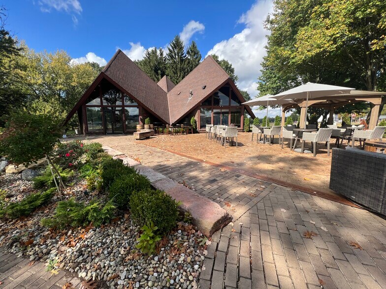 More Photos Of 10804 Wilkshire Blvd, Bolivar Office For Sale