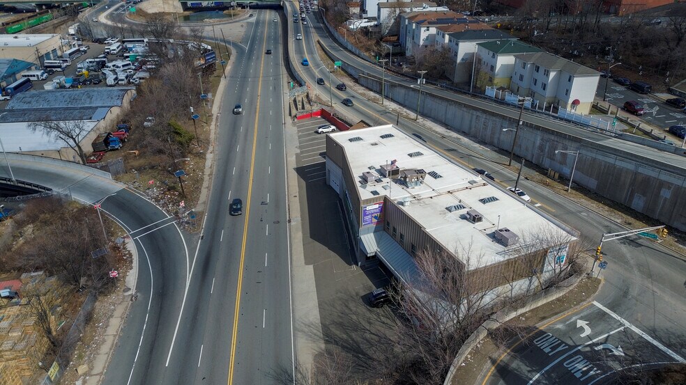 More Photos Of 3114 Tonnelle Ave, North Bergen Showroom For Lease