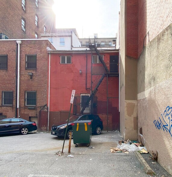 More Photos Of 214 E Lexington St, Baltimore Office For Sale