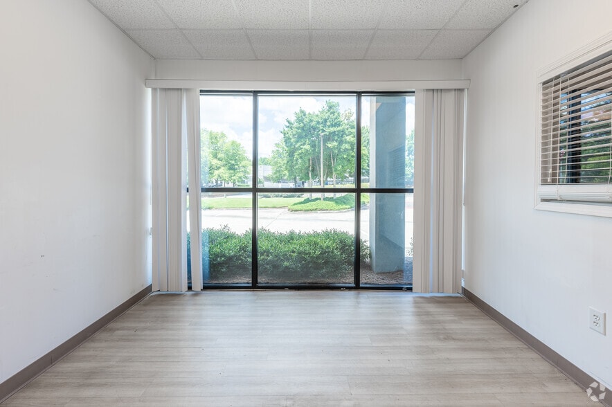 More Photos Of 6500 McDonough Dr, Norcross Showroom For Lease
