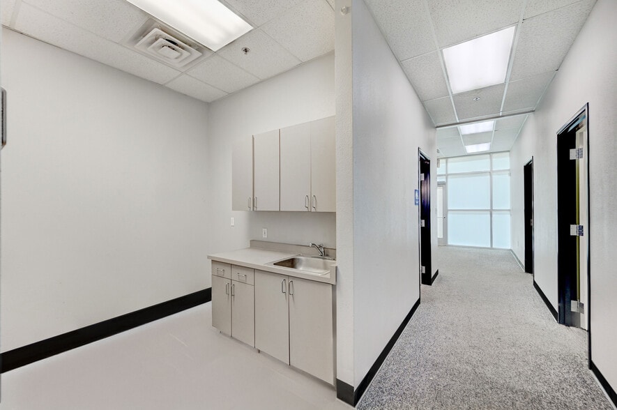 More Photos Of 3068 E Sunset Rd, Las Vegas Warehouse For Sale