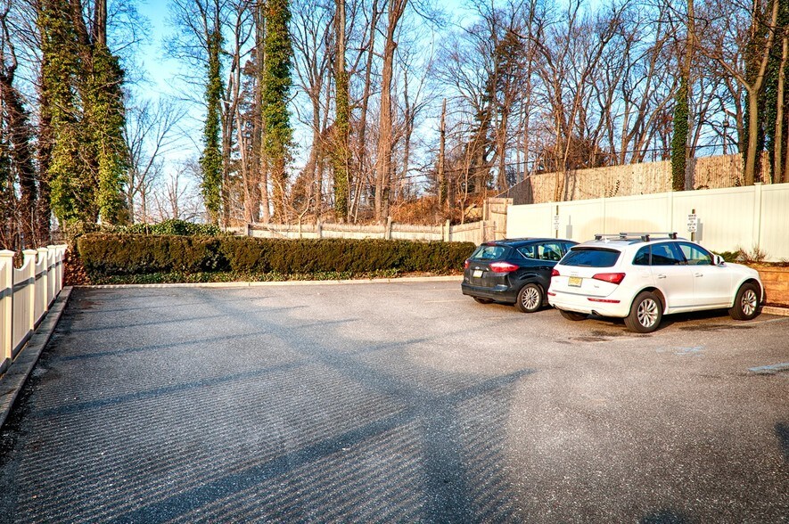 More Photos Of 51 Elm St, Huntington Office Residential For Lease