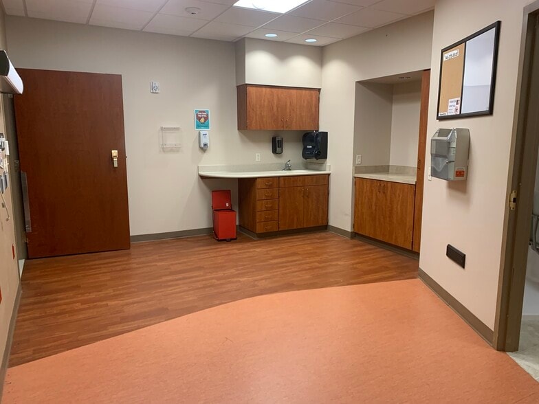 More Photos Of 200 School St, Wintersville Hospital For Sale
