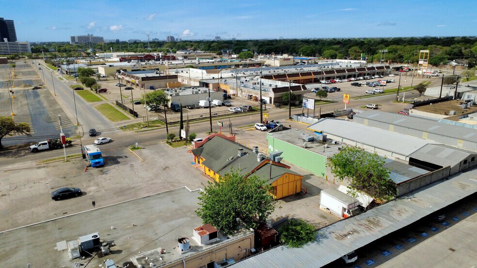 More Photos Of 7626 Clarewood Dr, Houston Restaurant For Sale