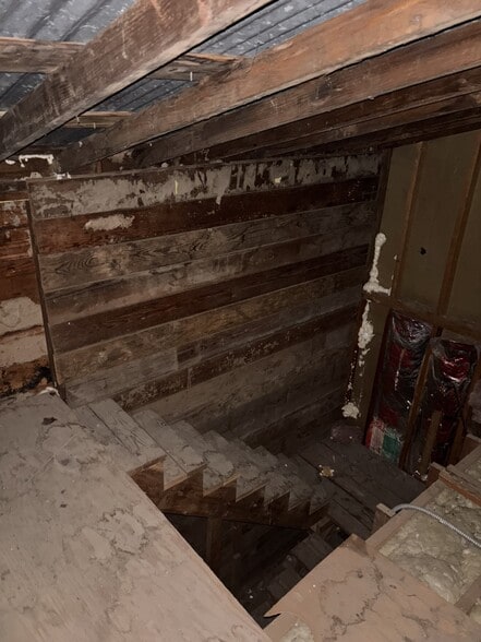 More Photos Of 216 Silverbrook Rd, Randle Self Storage For Sale