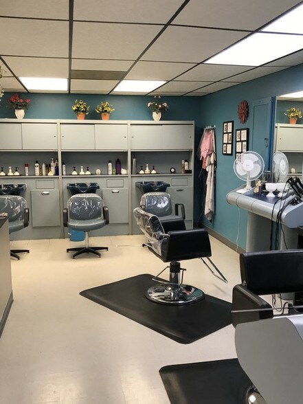 More Photos Of 1741 W Old Ridge Rd, Hobart Storefront Retail Office For Lease