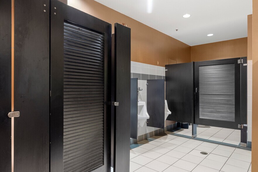 More Photos Of 4550 Golf Club Ln, Spring Hill Golf Course Driving Range For Sale