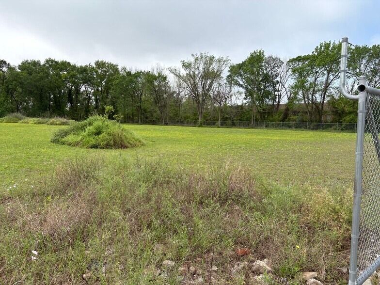 More Photos Of 330 Victoria Dr, Houston Land For Sale