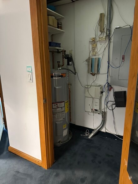 More Photos Of 152 Lynnway, Lynn Office For Sale