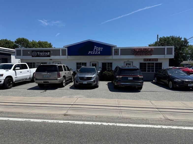 More Photos Of 657-661 W Main Rd, Middletown Freestanding For Lease